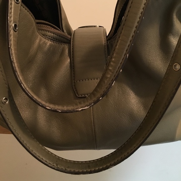 (GUC) Coach Shoulder Purse - Picture 8 of 8